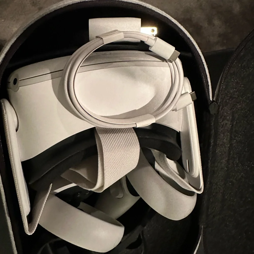 Standalone VR Headset with Controllers - White and Black